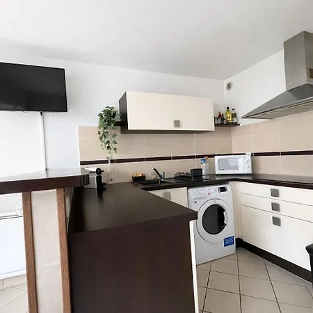 Proche - Wifi & Piscine Lgm